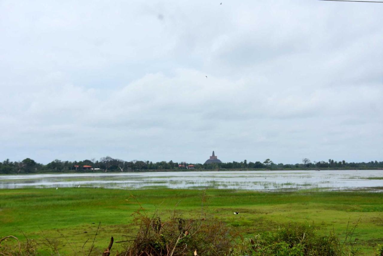 Dula Lake Resort Anuradhapura Zewnętrze zdjęcie